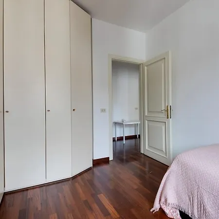 Classy Large House With Garden In Centre Feriehus