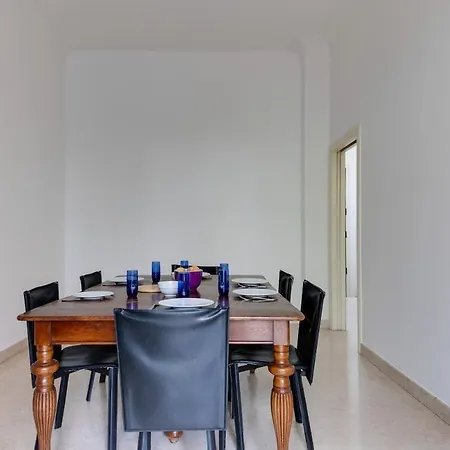 Classy Large House With Garden In Centre Feriehus Rimini