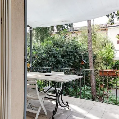 Classy Large House With Garden In Centre *