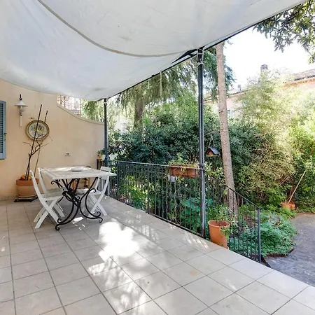 Classy Large House With Garden In Centre Rimini