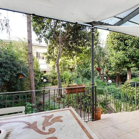 Feriehus Classy Large House With Garden In Centre Rimini