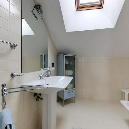 Classy Large House With Garden In Centre Feriehus