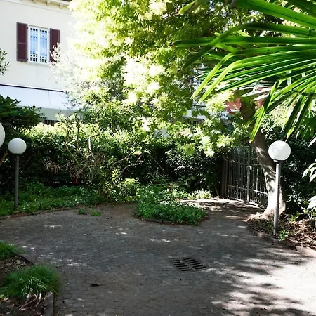 Classy Large House With Garden In Centre Feriehus *