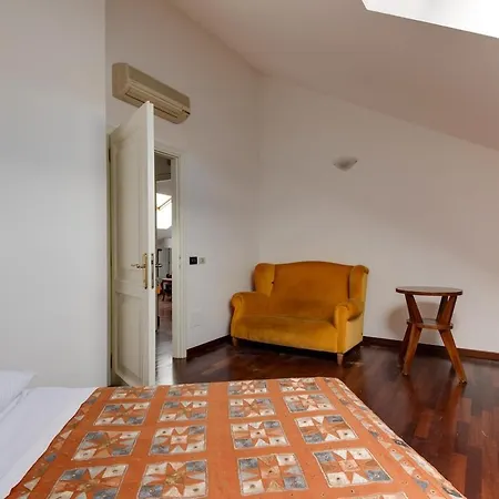 Classy Large House With Garden In Centre Feriehus Rimini